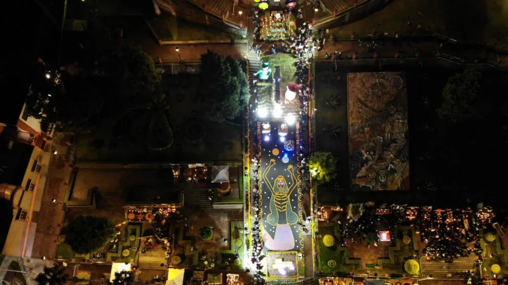 Regocija Metepec a visitantes con programa cultural por día de muertos