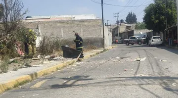En el lugar fue localizado sin vida un hombre de aproximadamente 38 años de edad, quien se encontraba dentro del inmueble al momento de la explosión.