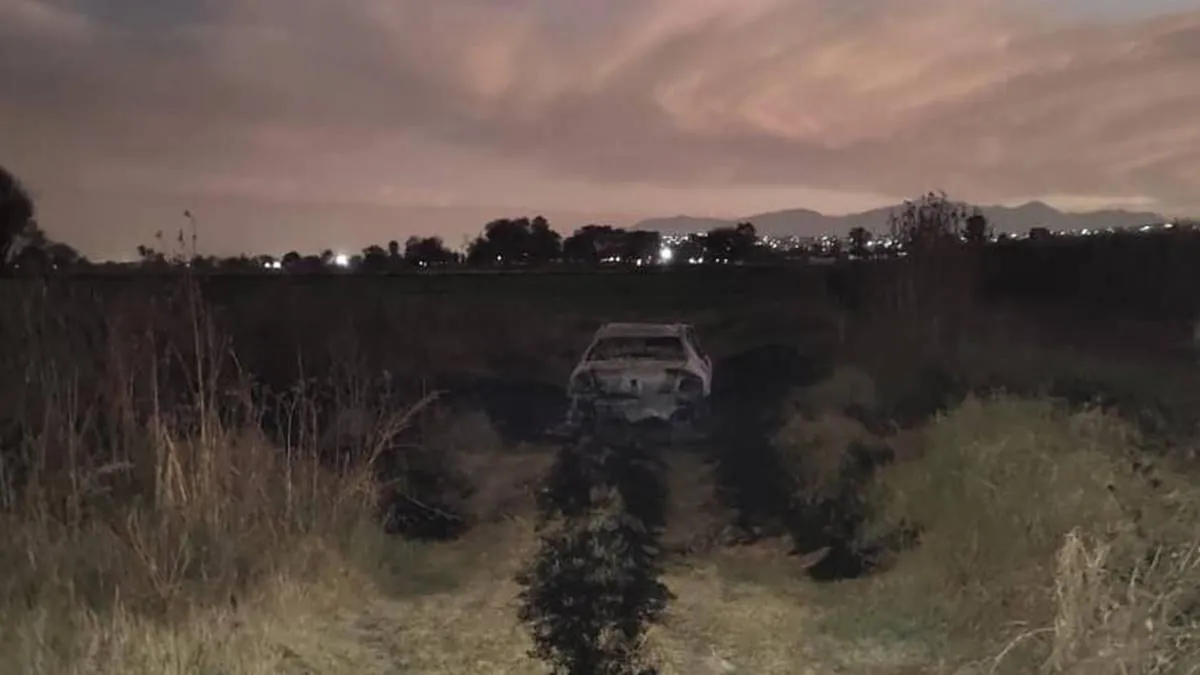 Nextlalpan: Calcinan a tres dentro de un automóvil