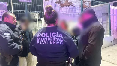 El menor, identificado como Leonardo, explicó que contestó una llamada en la que un hombre le aseguró que su madre estaba secuestrada y que debía seguir instrucciones para evitar que le hicieran daño.