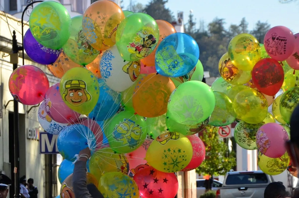 Edomex invita a reducir el uso de globos durante Día de Reyes