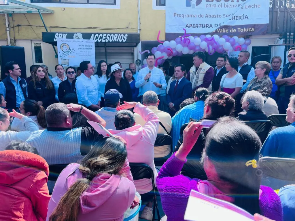 Entrega Miguel Ángel Ramírez obras en la colonia La Bomba, Lerma
