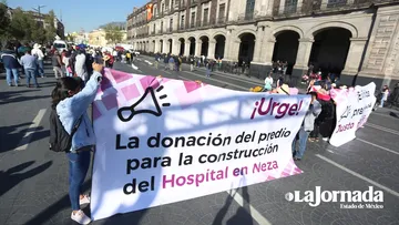 Habitantes de Neza se manifiestan frente a Palacio de Gobierno en Toluca
