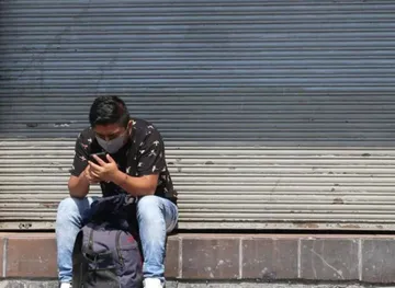 Así como lo lees, y es que uno de los apoyos económicos existentes entregan dinero mensualmente a personas de género masculino de 18 a 29 años. Foto: Especial.