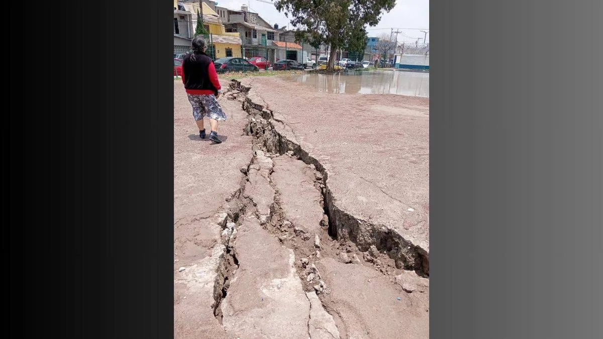 Ecatepec: Aparece grieta en deportivo de unos 25 metros de longitud