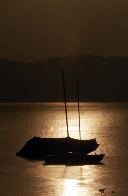 El Espejo de lo que Somos: Un Atardecer en Valle