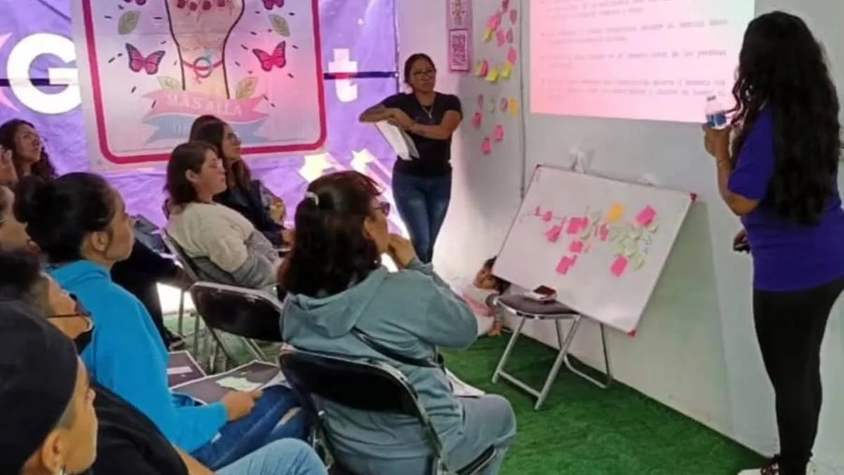 Taller de amor propio a mujeres es impartido en Nezahualcóyotl