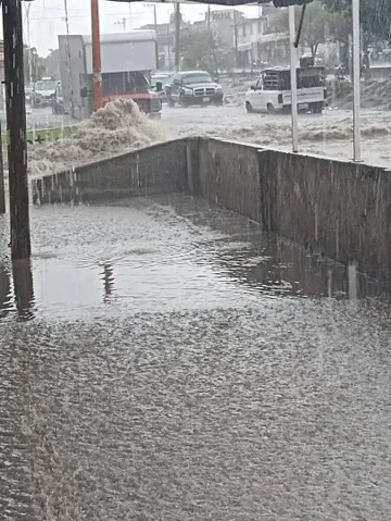 Ecatepec: por inundaciones en tras fuerte lluvia suspenden servicio de Mexibús