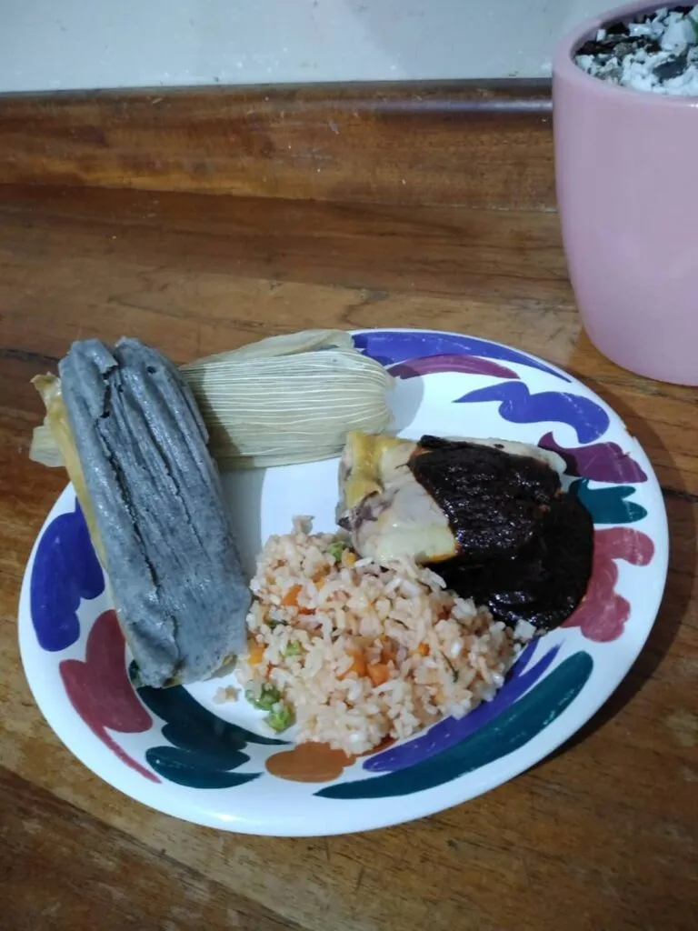 A cada capillita le llega su fiesta en la capital de la pirotecnia: Tultepec