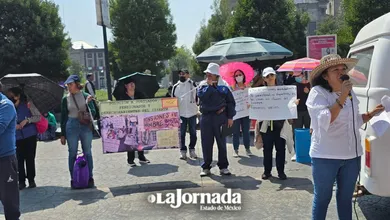 Pensionados y jubilados de ISSEMyM bloquean Lerdo en Toluca.