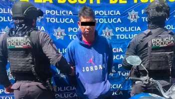 Operativos de seguridad en Toluca permiten recuperar dos motocicletas con reporte de robo.