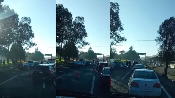 En el percance estuvieron involucrados tres vehículos, los cuales resultaron con daños materiales.