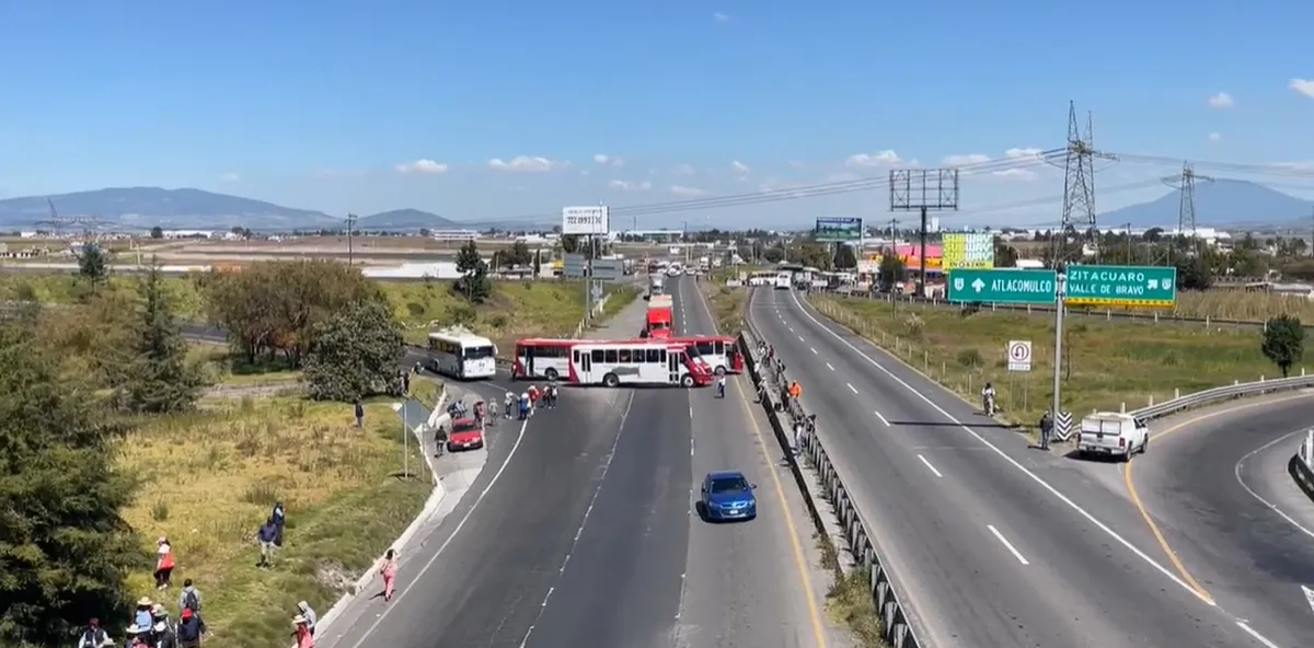 Bloquean carretera Toluca-Atlacomulco y Libramiento Bicentenario