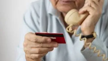 ¡Alerta por fraude! Adultos mayores reciben falsas llamadas sobre “aguinaldo” de Bienestar