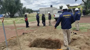 Hallan túnel y toma clandestina en ducto de Pemex en Axapusco; rompen encofrado