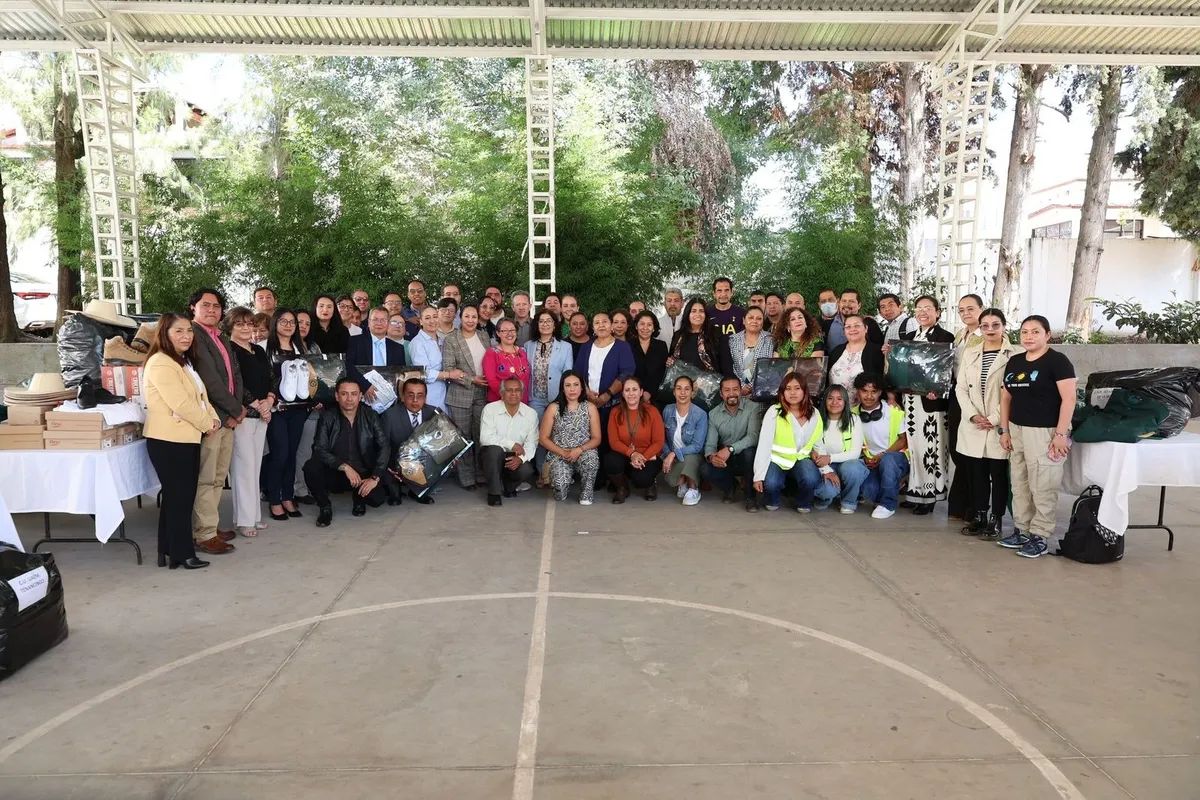 En Tenancingo y Valle de Chalco, rectora Paty Zarza entregó implementos de trabajo a académicos universitarios