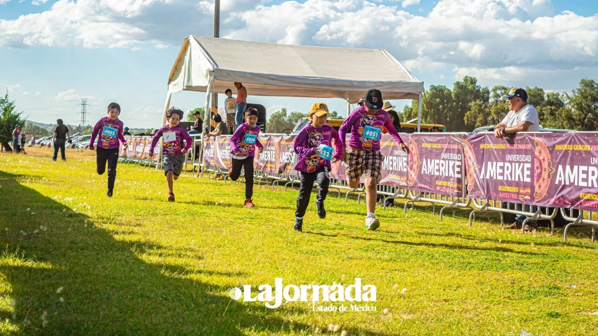 Teotihuacán: Corredores dan luz al deporte en la Carrera al Inframundo Teotihuacano