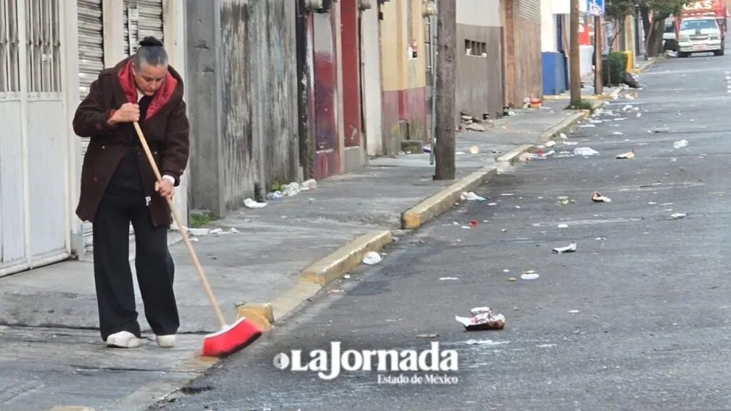 Toluca amanece llena de basura luego del partido en el Nemesio