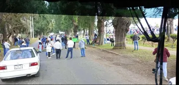 Lerma: Habitantes de Huitzizilapan cierran la México-Toluca a la altura de Plazas Outlet