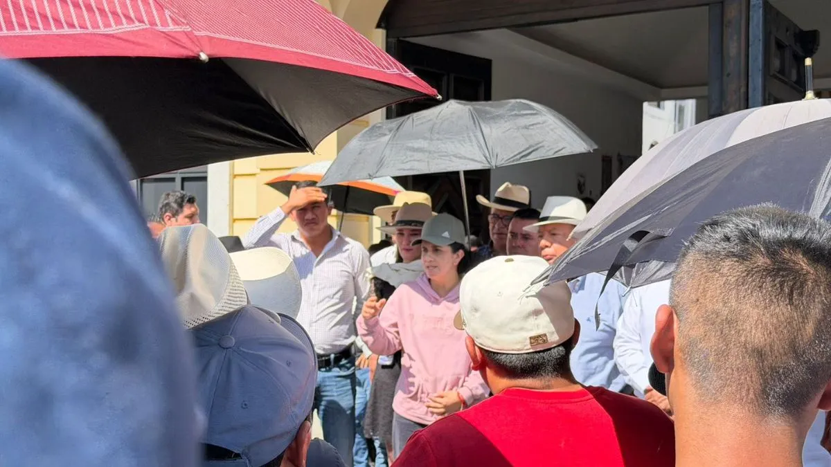 Autoridades atienden a manifestantes tras homicidio de bicitaxista en Otzolotepec