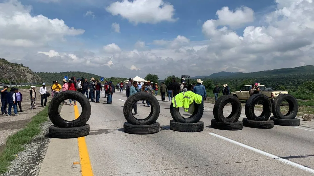 Sin presencia de autoridades bloqueo continúa en el Arco Norte