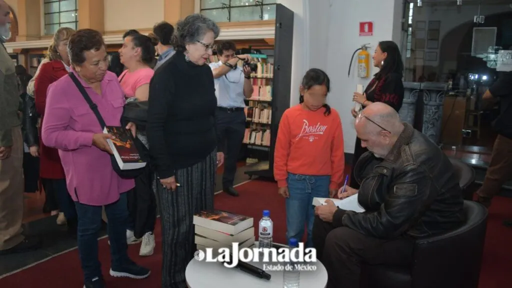 Guillermo Arriaga presenta en Toluca su más reciente libro