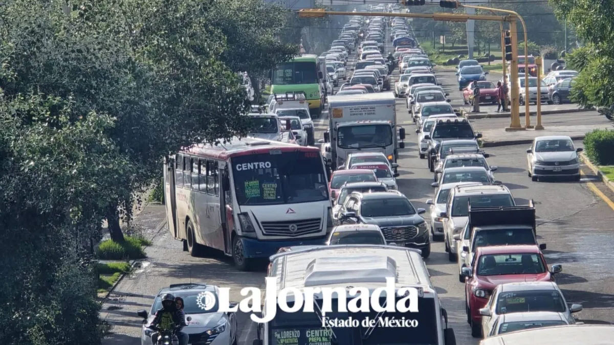 Estudiantes de IUEM se manifiestan, cierran carretera