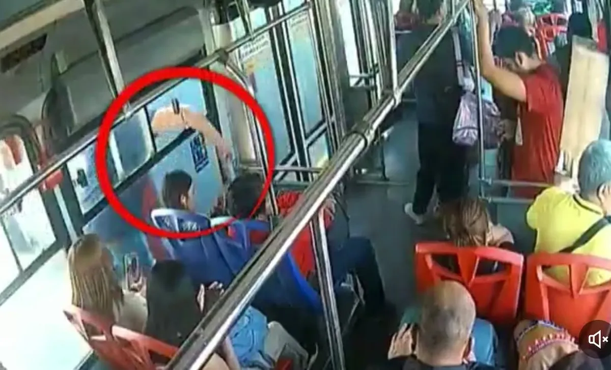 Los asaltantes actúan rápidamente al detectar a pasajeros distraídos y efectuar los robos en el Mexibús.