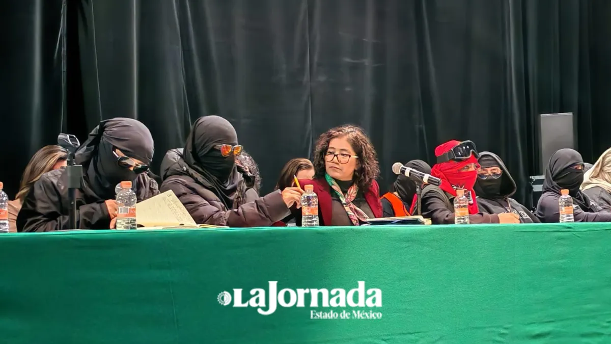 Tensa, primera reunión entre el Enjambre y la rectora de la UAEMéx