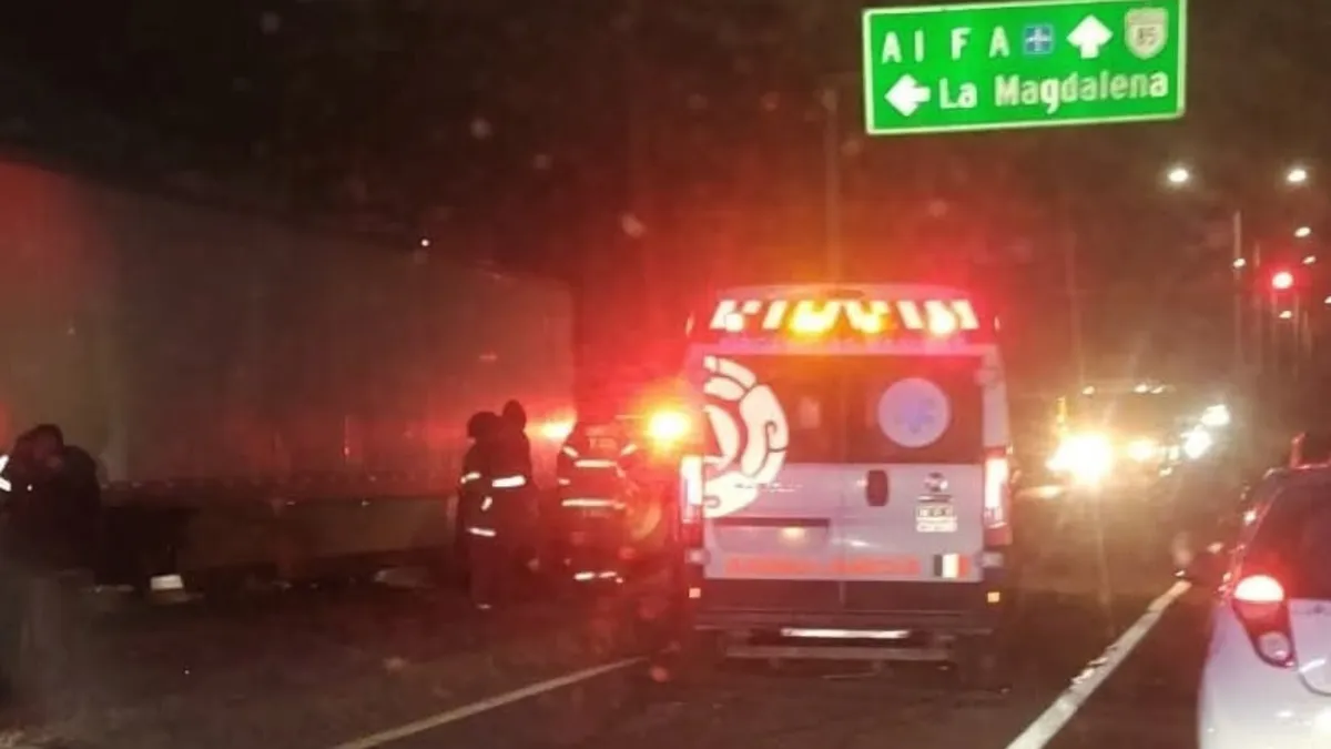 Choque genera tráfico en la Lechería-Texcoco