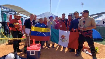 Bomberos voluntarios de San Martín de las Pirámides hacen labores de rescate en Venezuela