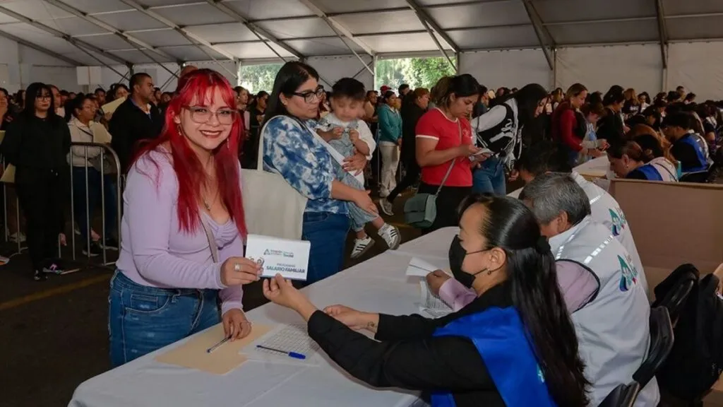 Atizapán rompe récord con la entrega de 150 millones de pesos en Salario Familiar