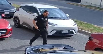 Fingen operativo policial para robar automóvil durante compraventa en Tecámac