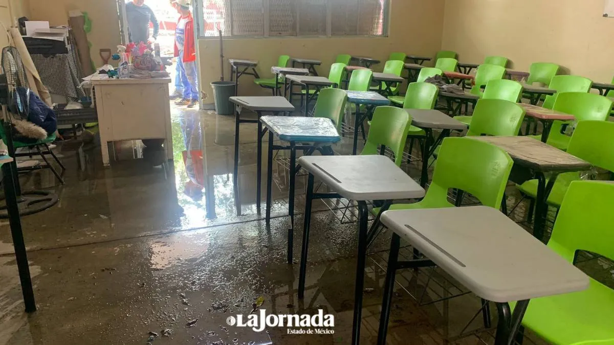 Escuelas de Santa Catarina se inundan por fallas en el drenaje y suspenden clases