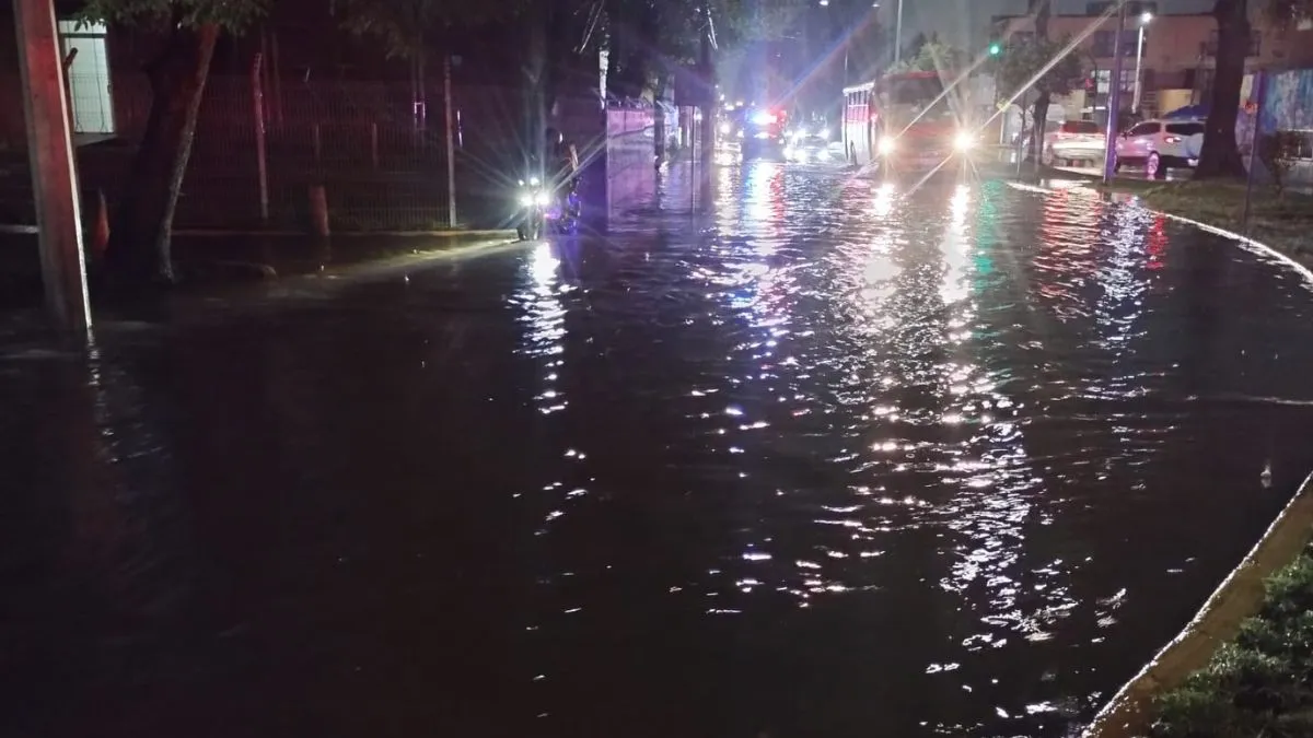 Lluvias dejan afectaciones en al menos 10 viviendas y en vialidades de Metepec
