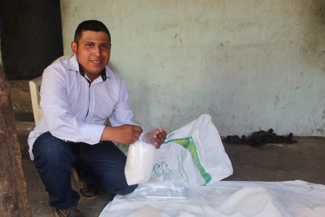 San Miguel Ixtapan, mantiene producción de sal con técnica prehispánica