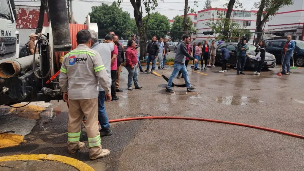 Vecinos de Los Reyes Ixtacala exigen mantenimiento urgente a Cárcamo