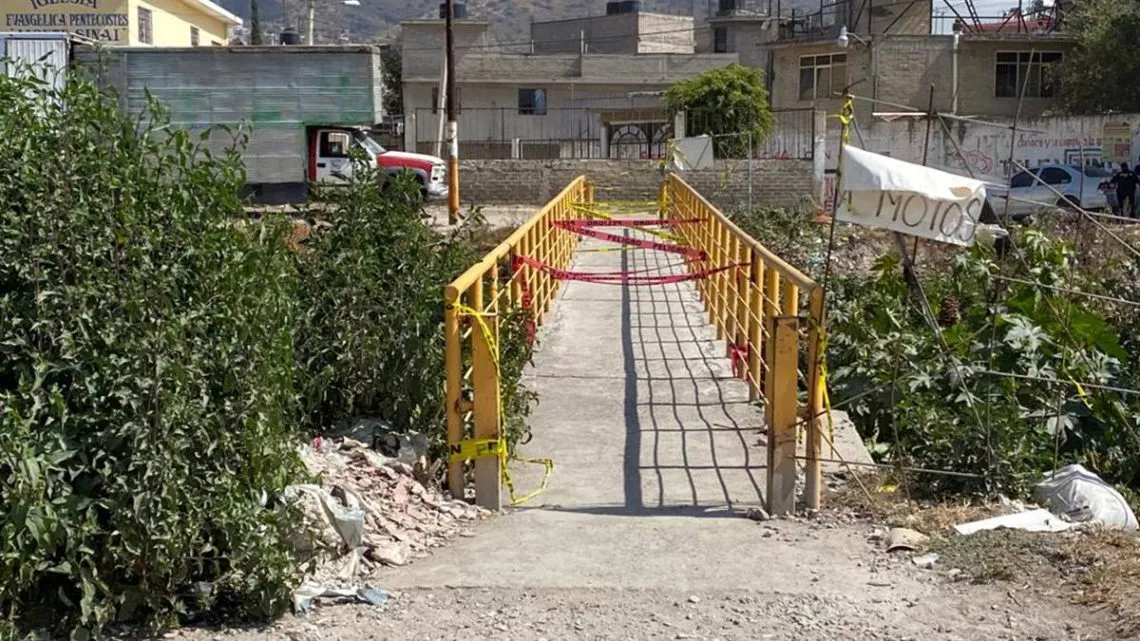 Chimalhuacán: Reabren puente peatonal para cruzar río de la compañía