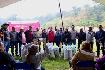 Texcoco reactiva su vocación pesquera con inversión de 400 mil pesos en alimento acuícola y siembra de carpas