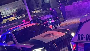Tlalnepantla: Matan a un hombre a balazos dentro de un auto negro