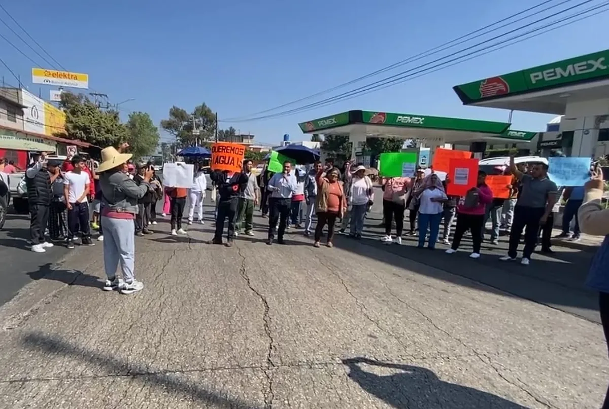 Bloquean avenida en Chimalhuacán por falta de agua
