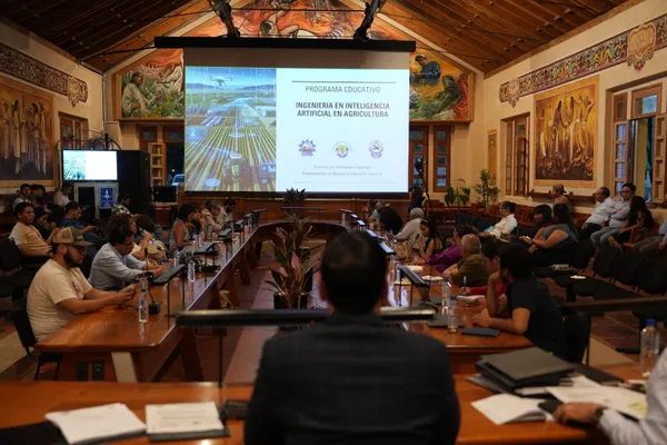 La carrera fue diseñada bajo un enfoque por competencias y créditos académicos, en modalidad presencial.