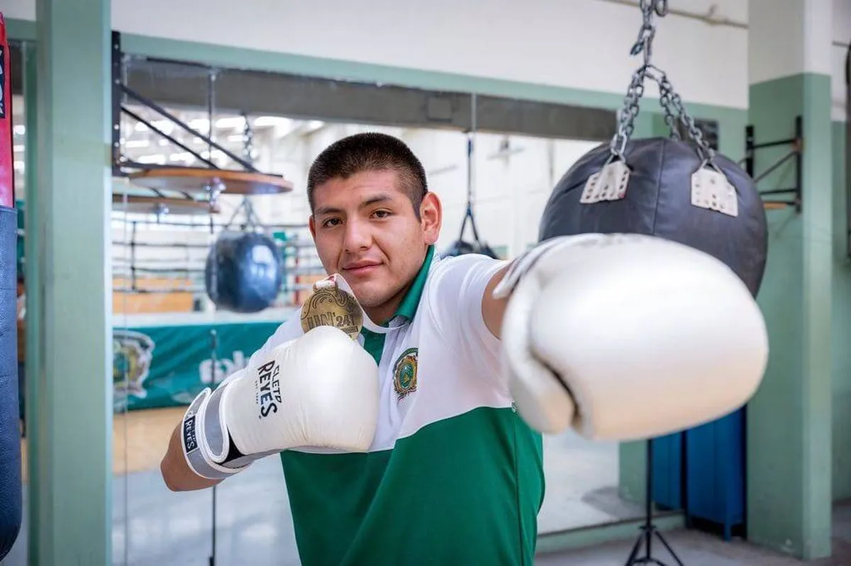 Oscar Palma, pugilista de la UAEMéx, gana medalla de oro