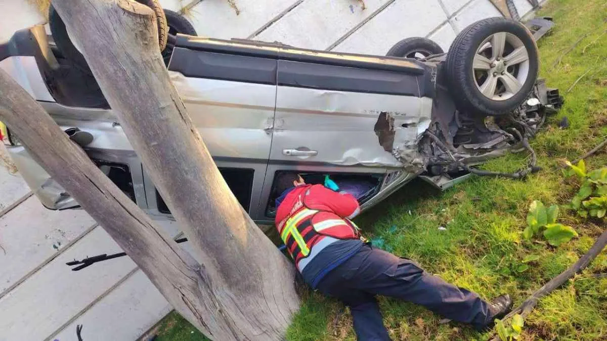 Se registra volcadura en Paseo Tollocan este 11 de abril