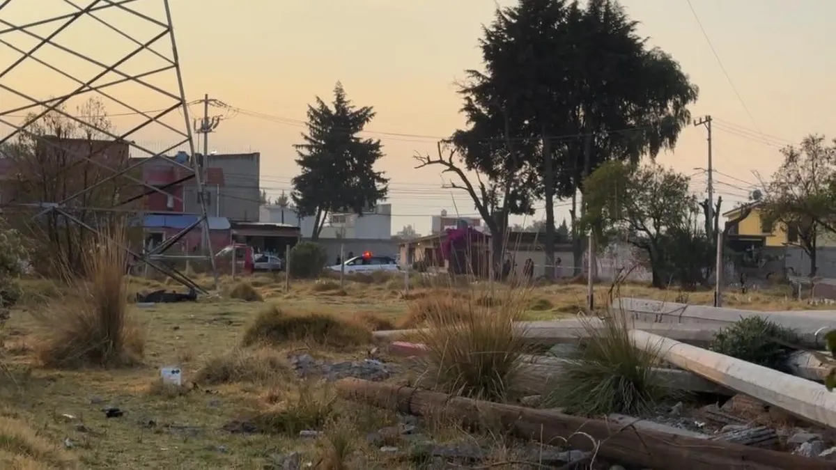 Metepec: Joven pierde la vida tras caer su auto en una zanja de aguas residuales