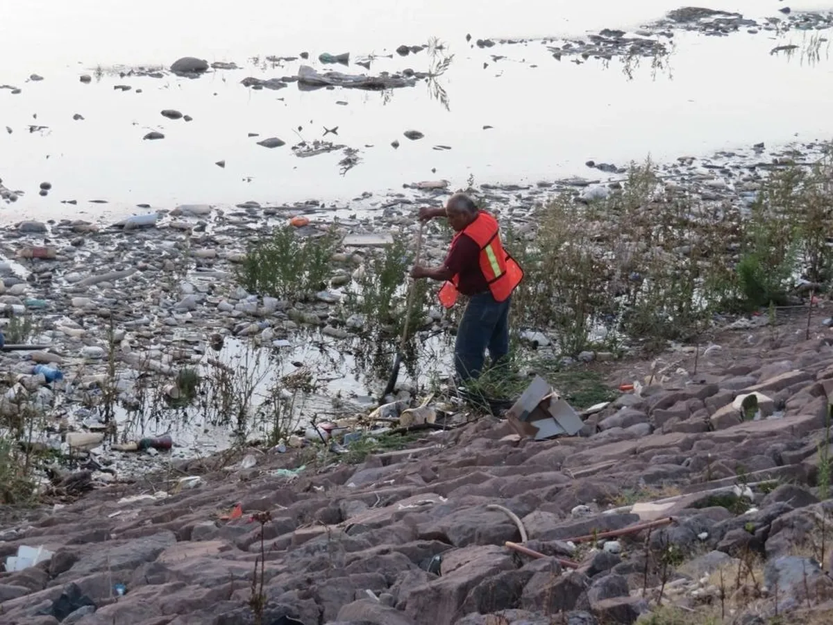 Retirarán tapón de basura de la presa Los Cuartos en Naucalpan