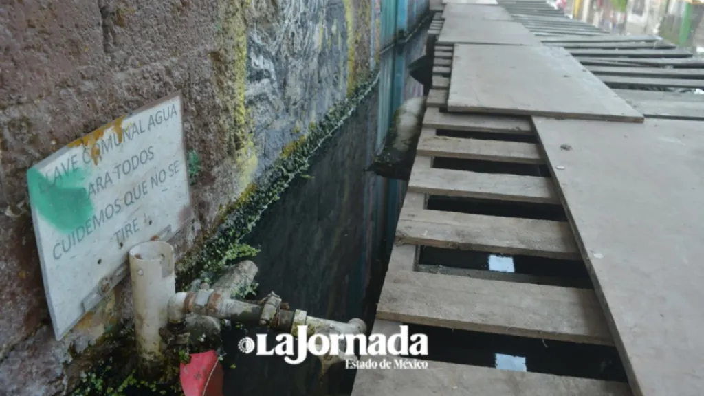 Vecinos de Ocoyoacac se resignan a la vida bajo el agua