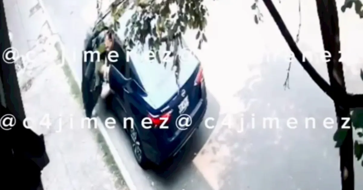 [VIDEO] Reaparece exhibicionista en CDMX; acosa a mujeres desde su auto