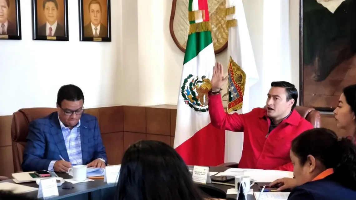 Alfredo Iván Álvarez encabeza su primera sesión de cabildo como Presidente por Ministerio de Ley