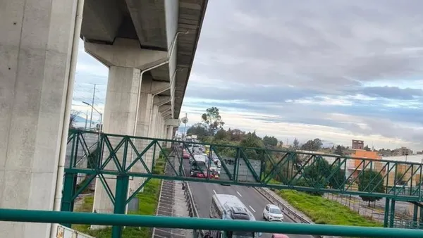 Hasta el momento, no se reportan personas lesionadas de gravedad, y las autoridades ya realizan los peritajes para determinar las causas del accidente.